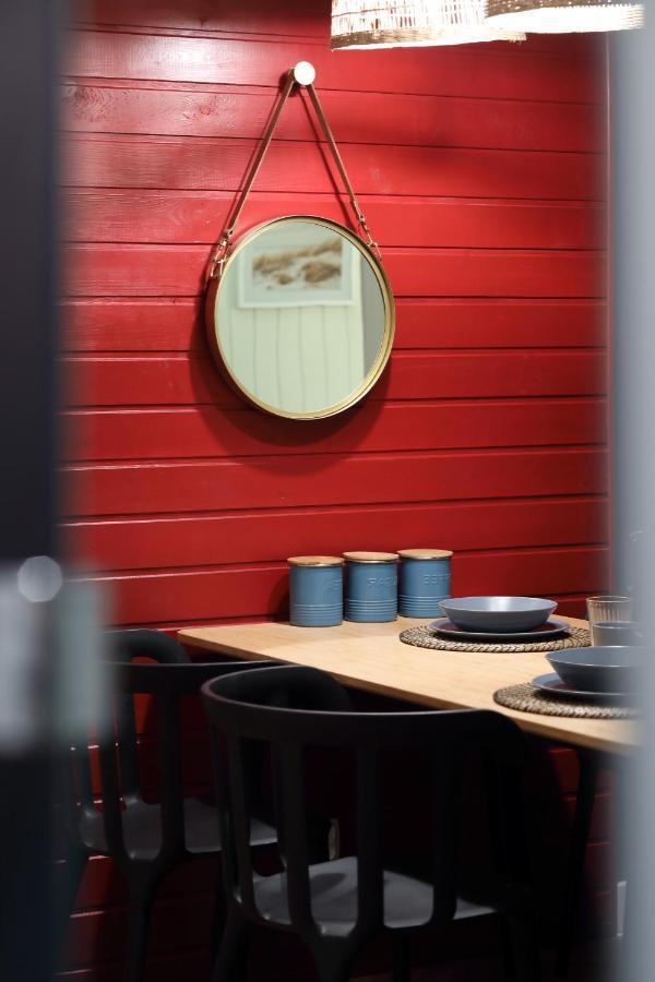 Red & Blue By Oneapartments โซพอต ภายนอก รูปภาพ